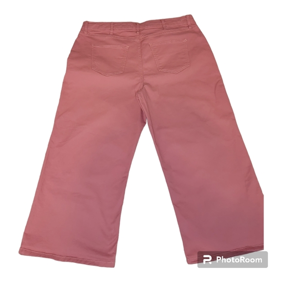 Boden Women's Plus Size Horn Button Wide Leg Crop Jeans in Dusty Rose - 16/18 - Picture 3 of 4